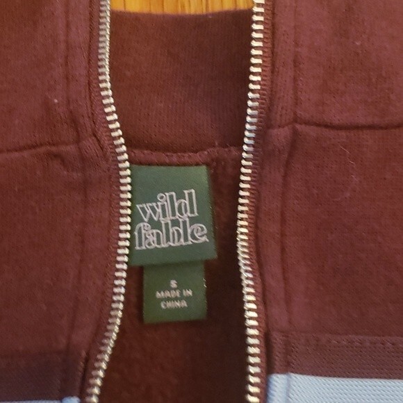 Wild Fable Cropped Quarer Zip Size Small Sweatshirt. Color-Maroon - Picture 2 of 3